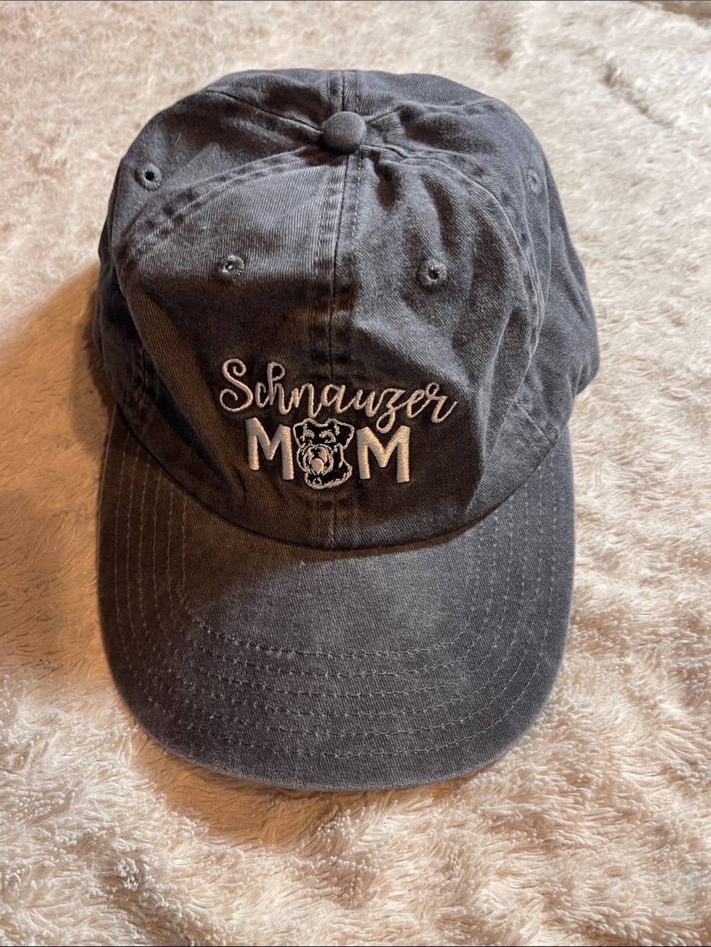 Schnauzer Mom hat